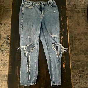 Pacsun jeans, barley worn. selling for 25$